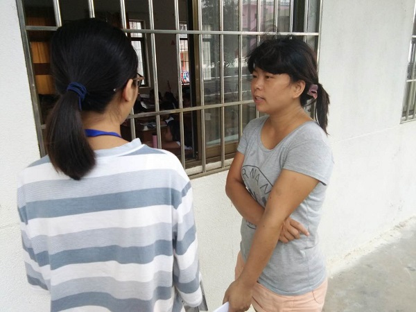 家长向老师了解情况