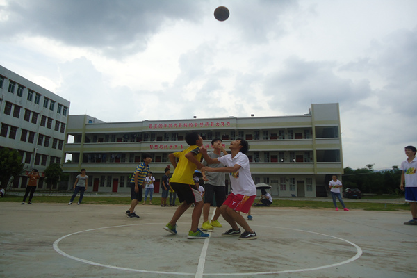 难忘的篮球友谊赛