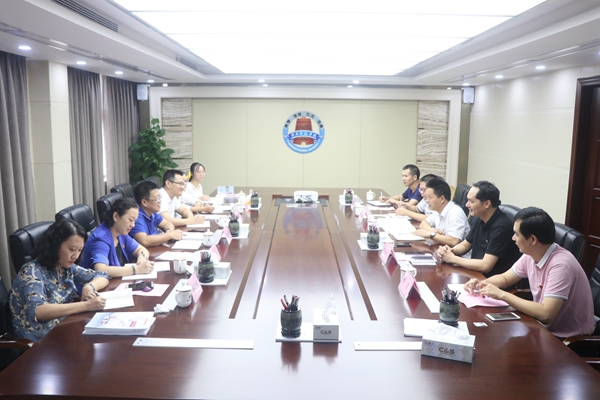 两校党委宣传部同仁探讨交流现场