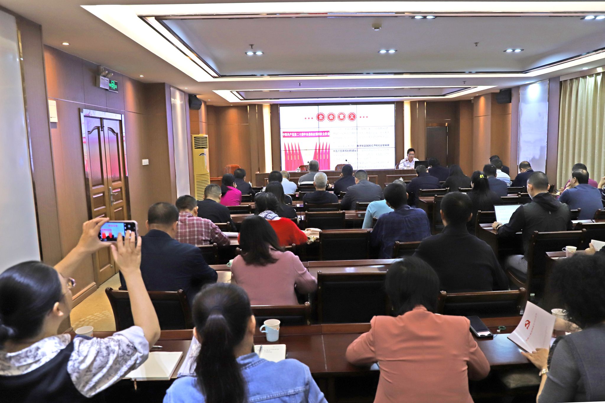 839ac592388a97c3748348a42df36fa9.jpg 839ac592388a97c3748348a42df36fa9.jpg