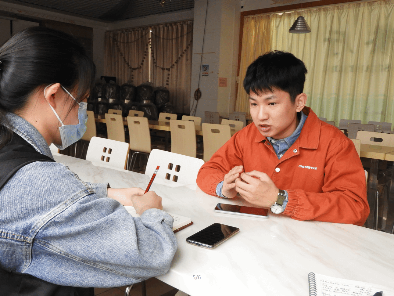 林耀灿接受记者采访 （王乐谣 摄）.png