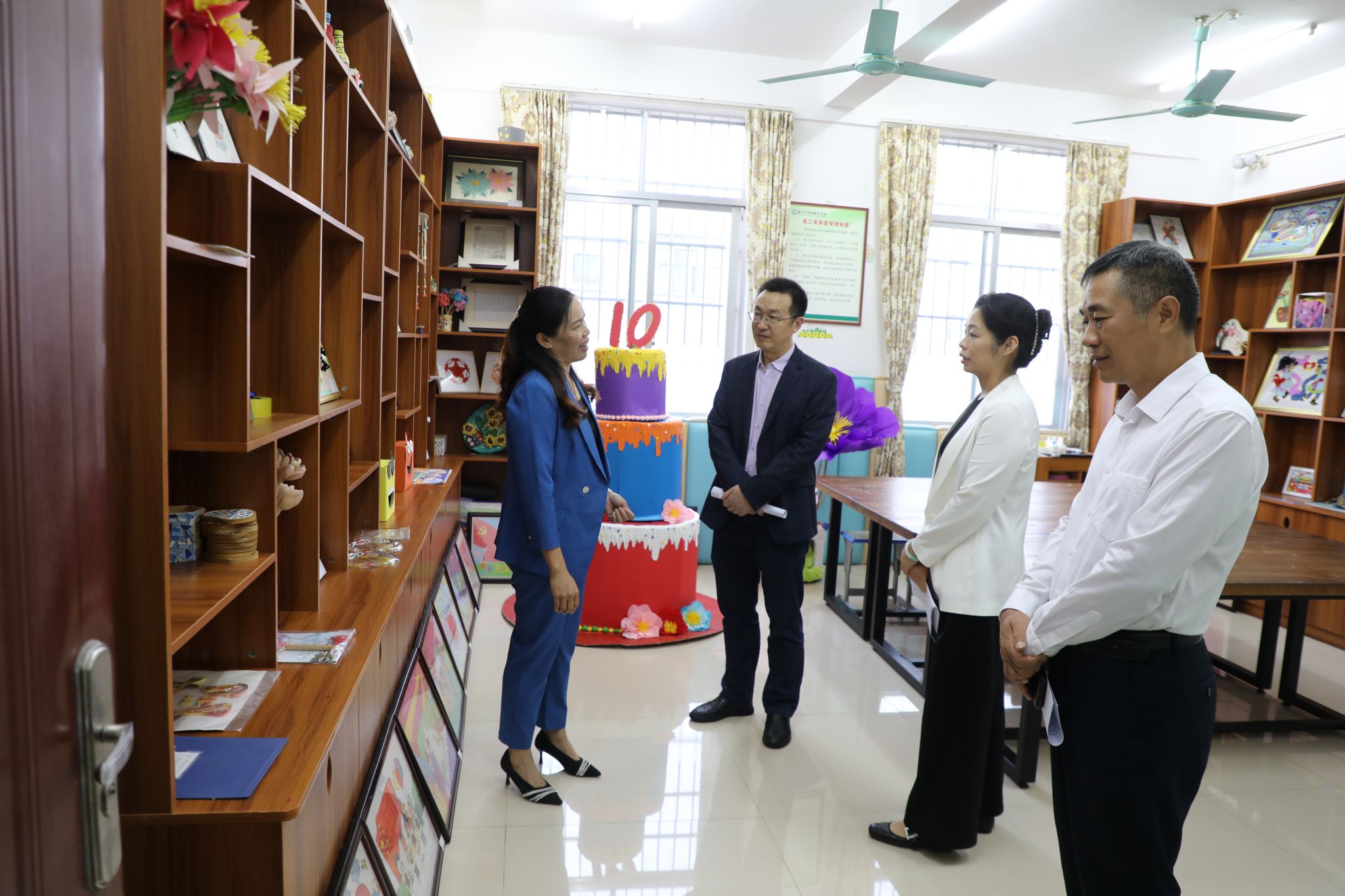3 金义富副校长到廉江市特殊教育学校参观功能室并调研了解教育教学等情况.JPG