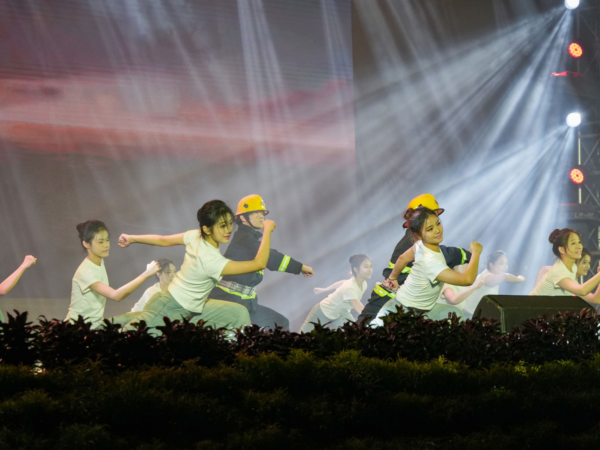 李易轩摄-20 《微光力量》.JPG 李易轩摄-20 《微光力量》.JPG