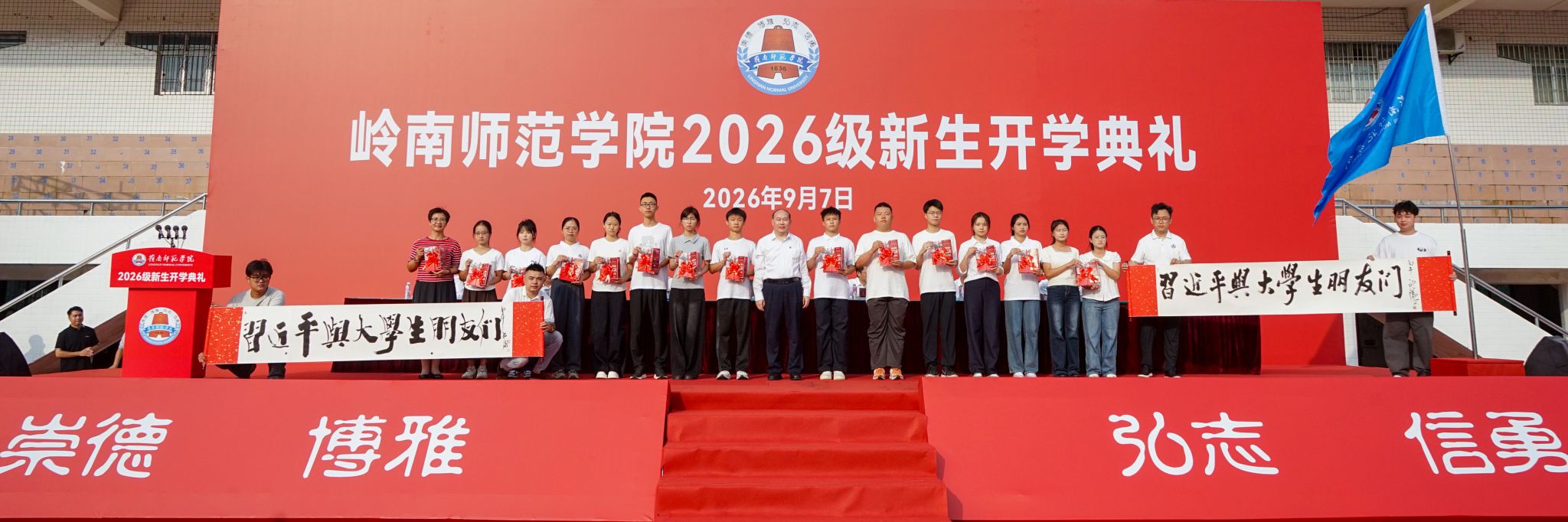 共读一本书.JPG