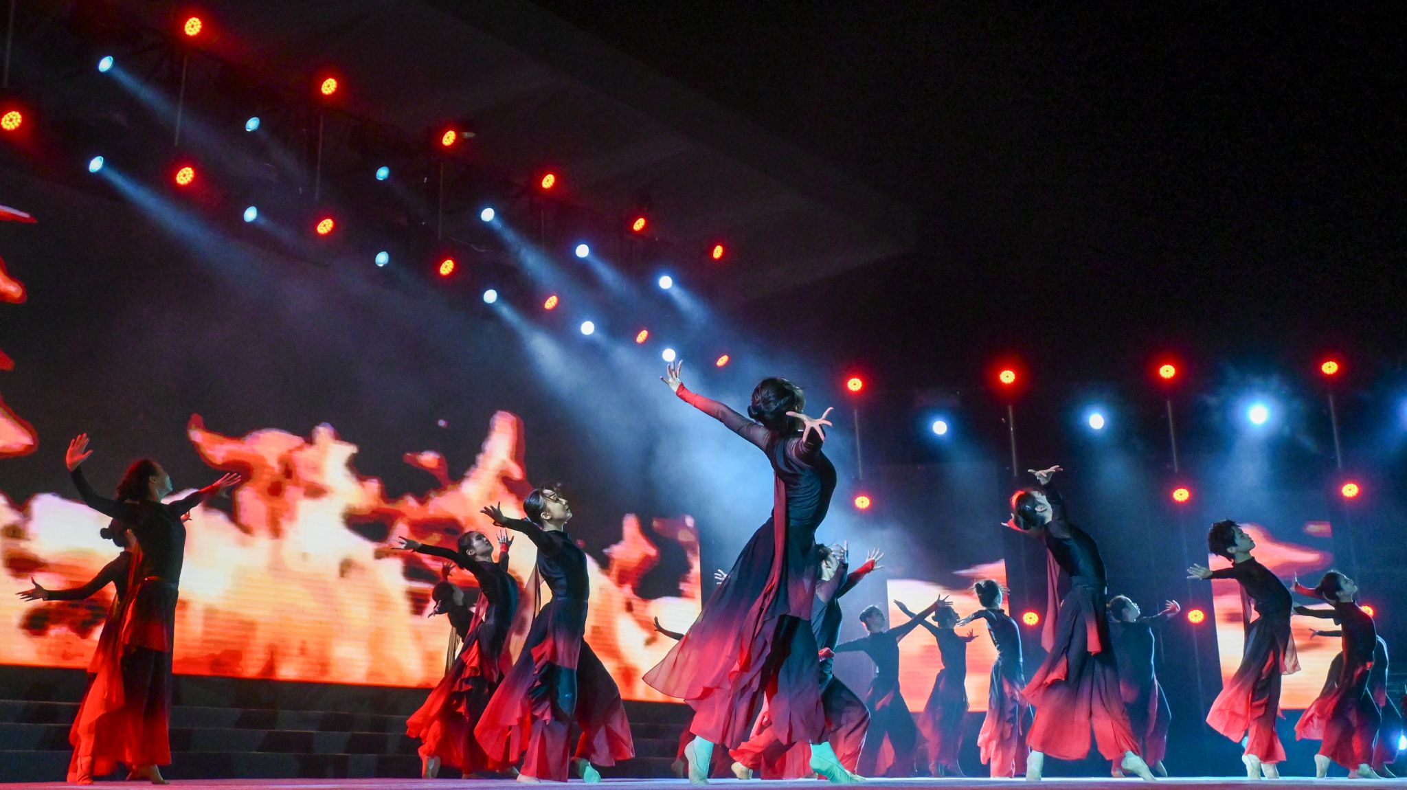 舞蹈《星星之火》中景——伍潇阳摄.jpg 舞蹈《星星之火》中景——伍潇阳摄.jpg