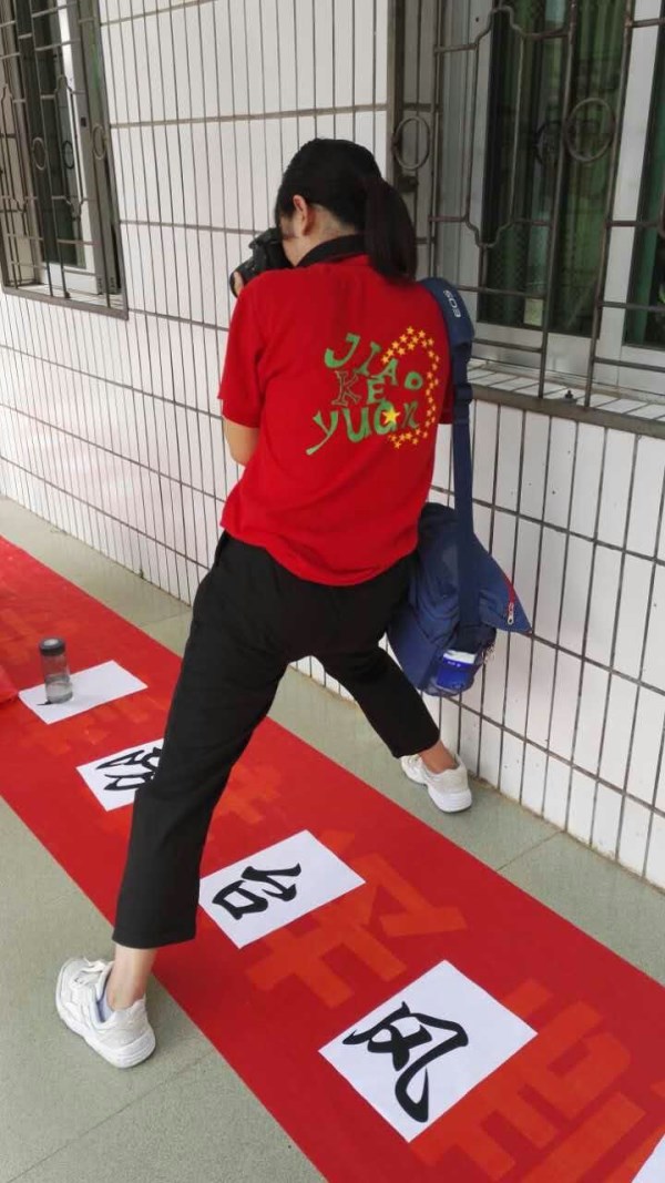 淑女也有”汉子“的时候（朱玉丝摄）