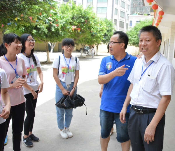 李建彬书记询问曙光队员情况