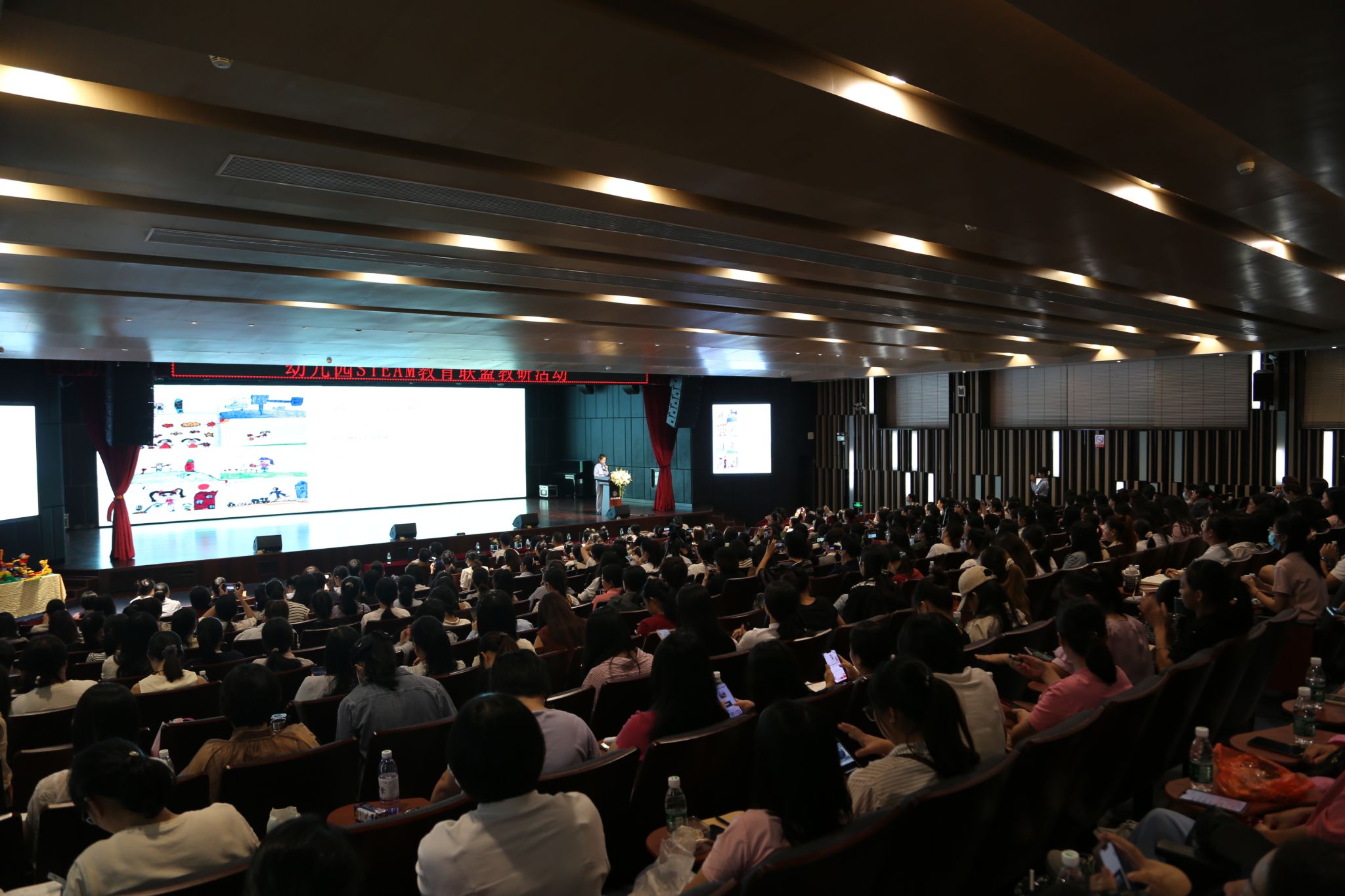 活动现场.JPG 活动现场.JPG