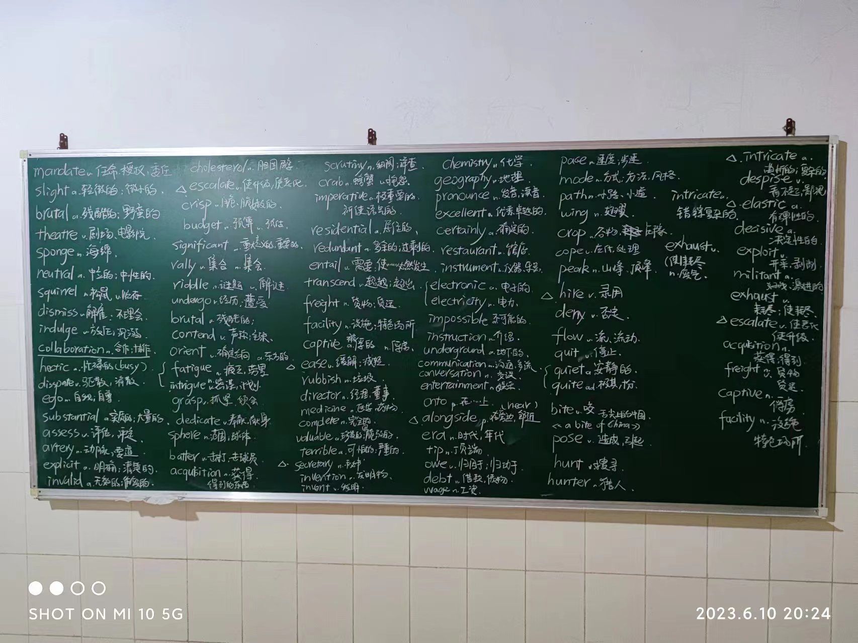 在教三默写单词.jpg 在教三默写单词.jpg