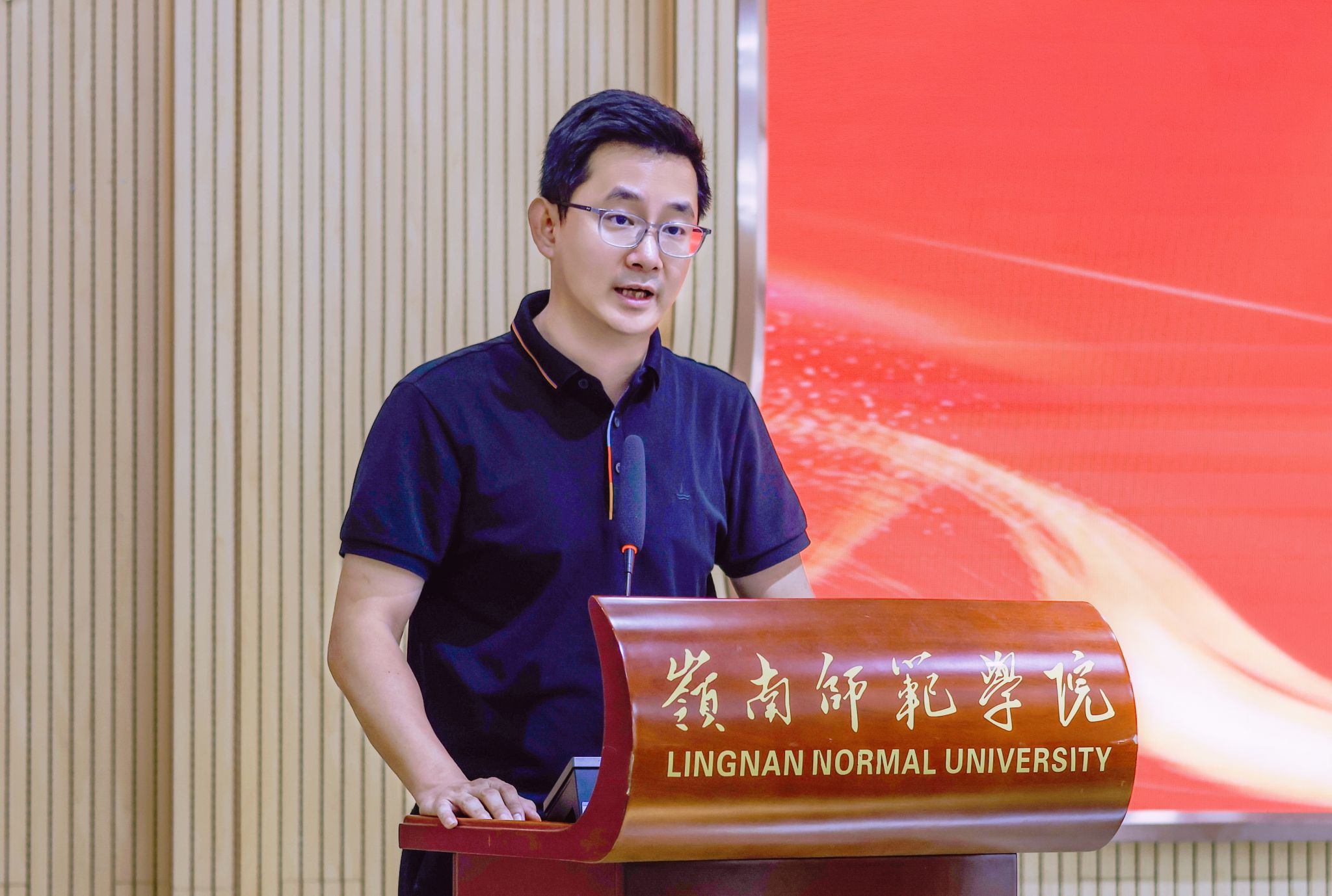 校团委书记林仲彦作情况通报(杨可心 摄).jpg 校团委书记林仲彦作情况通报(杨可心 摄).jpg