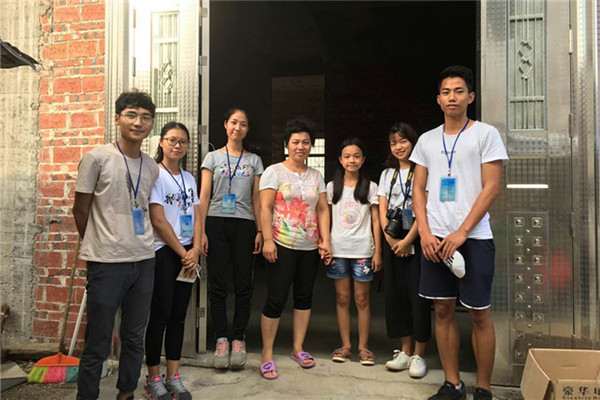 队员与家长的合影