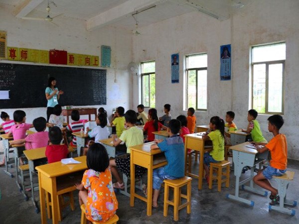 认真上课的孩子