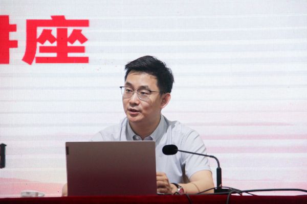 领导讲话特写 叶伟玮摄.jpg