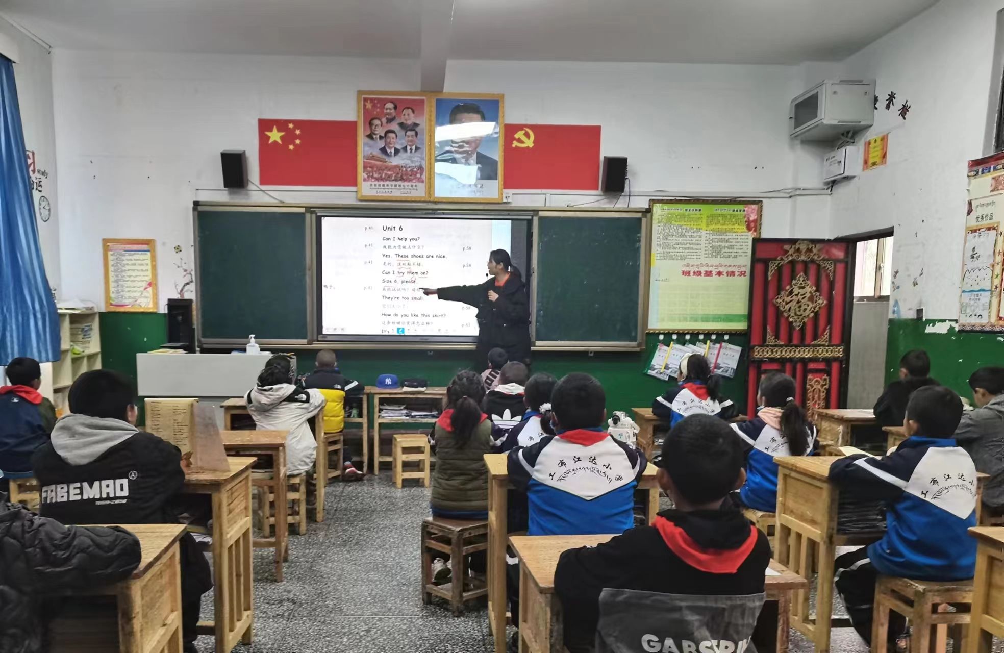 张妍教学工作照.jpg 张妍教学工作照.jpg