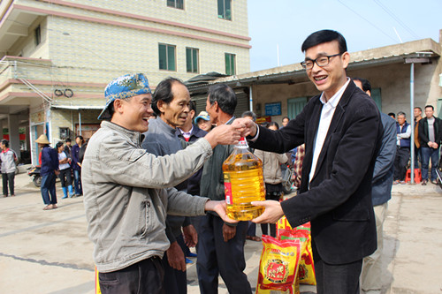 说明: http://news.lingnan.edu.cn/_mediafile/${ownername}/files/2016/0114/20160114114919743.jpg