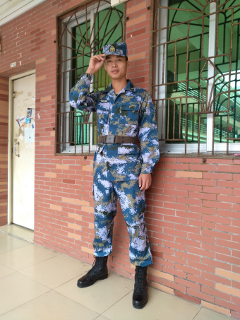 穿上军装的样子：帅气，刚毅