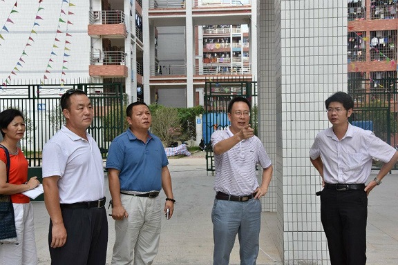 彭副书记一行检查宿舍安全