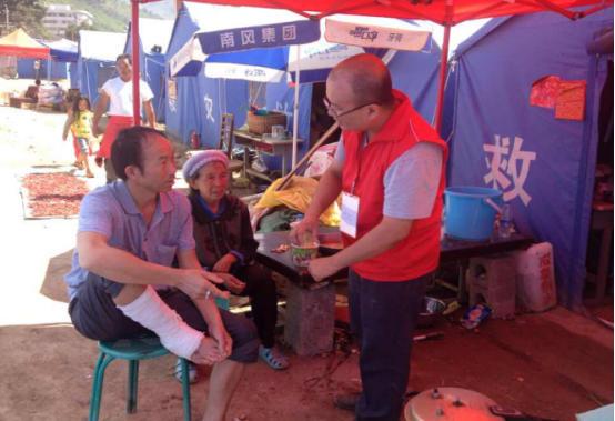 钟耀林：不忘初心，在行动中坚守