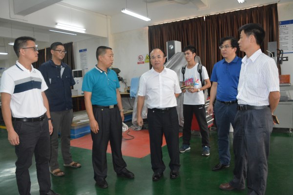 走访数控实训车间