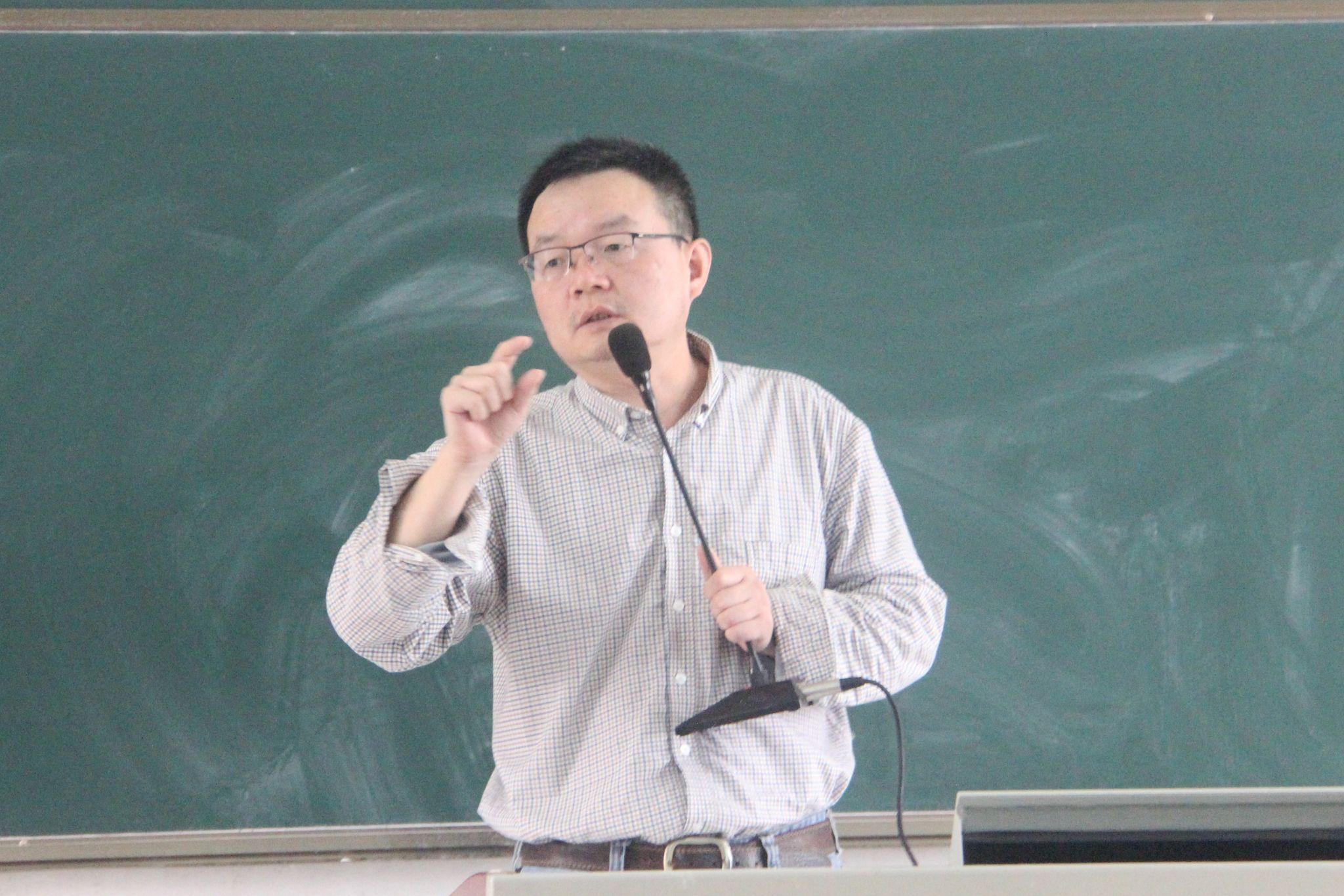 张军老师授课 董婕妤 摄.jpg 张军老师授课 董婕妤 摄.jpg
