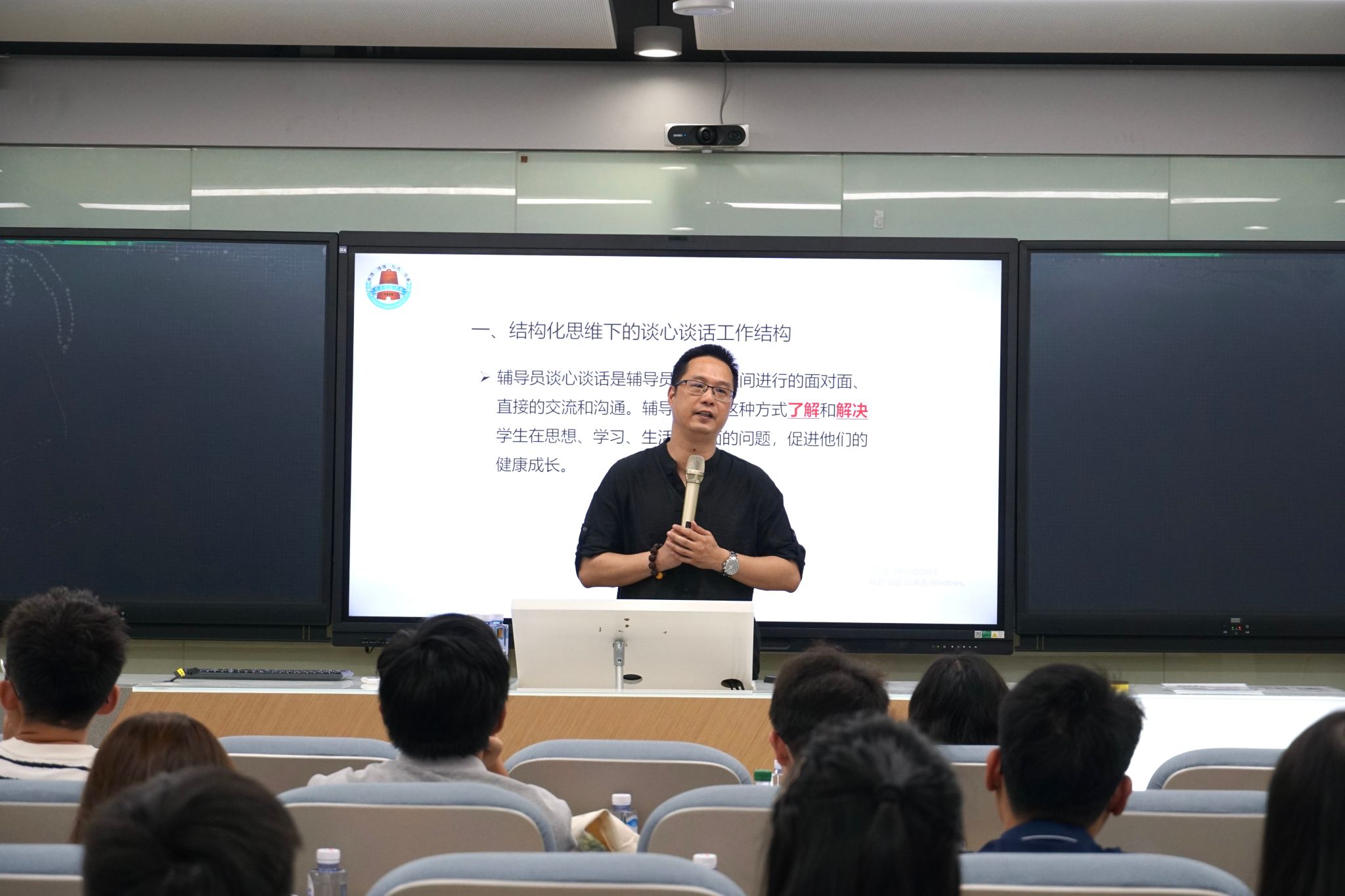 卢伊颖主任.jpg 卢伊颖主任.jpg
