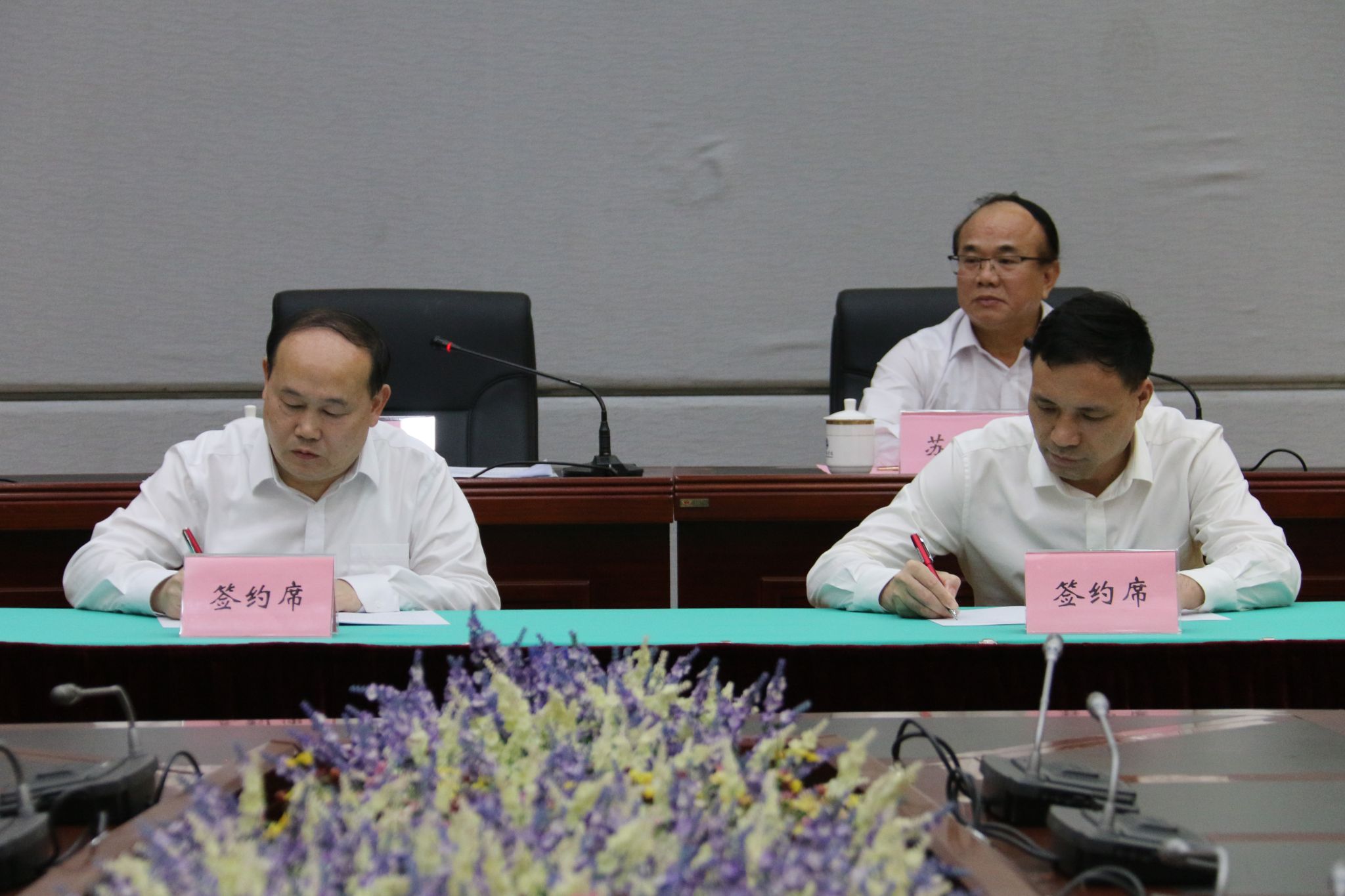 柯昕彤摄-签约现场2.jpg 柯昕彤摄-签约现场2.jpg