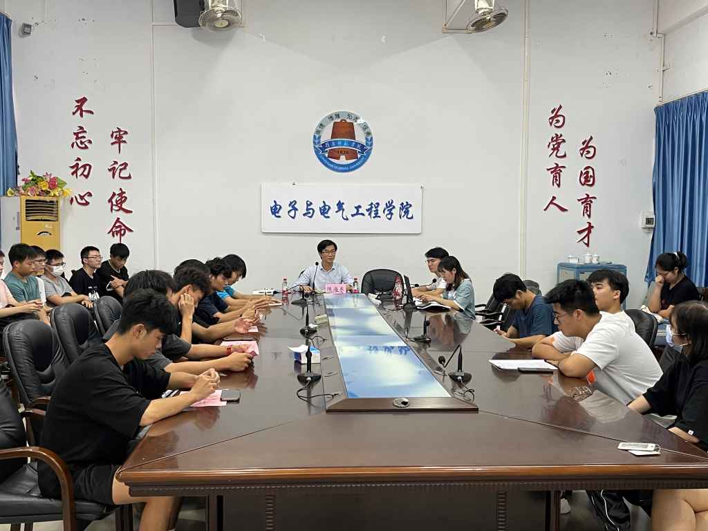 陈海东.jpg 陈海东.jpg