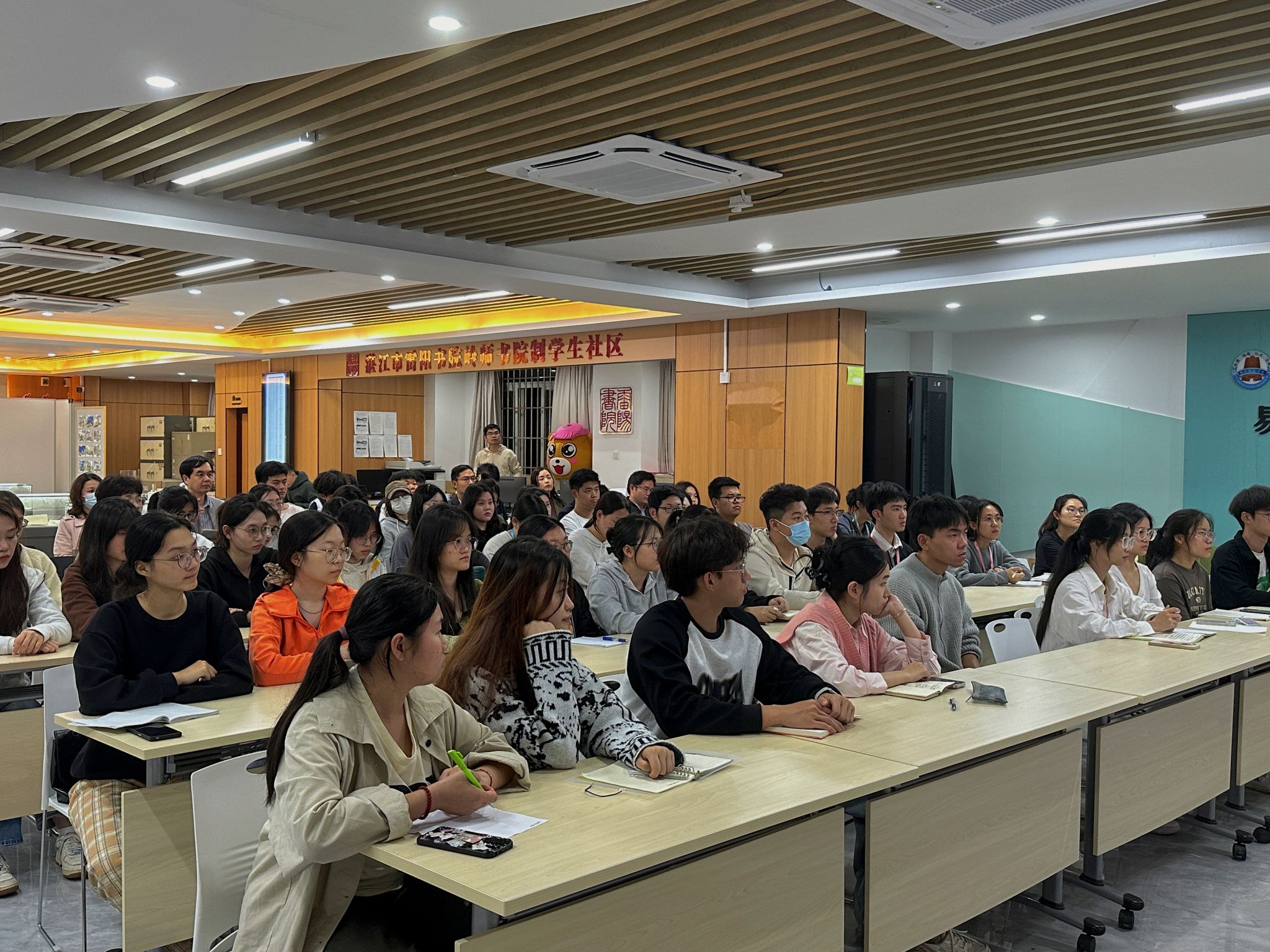 3 认真聆听“思政第一课”.jpg