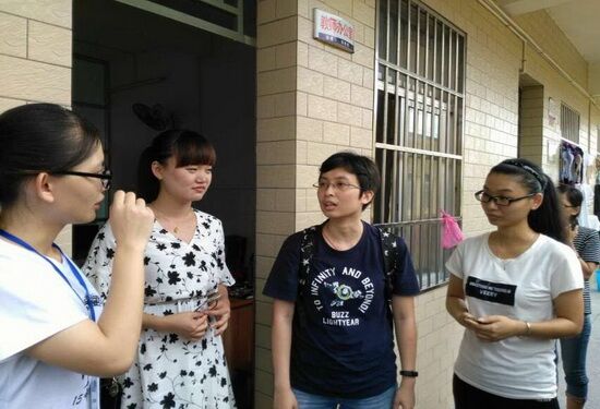 林捷老师与关琼老师和学生交流