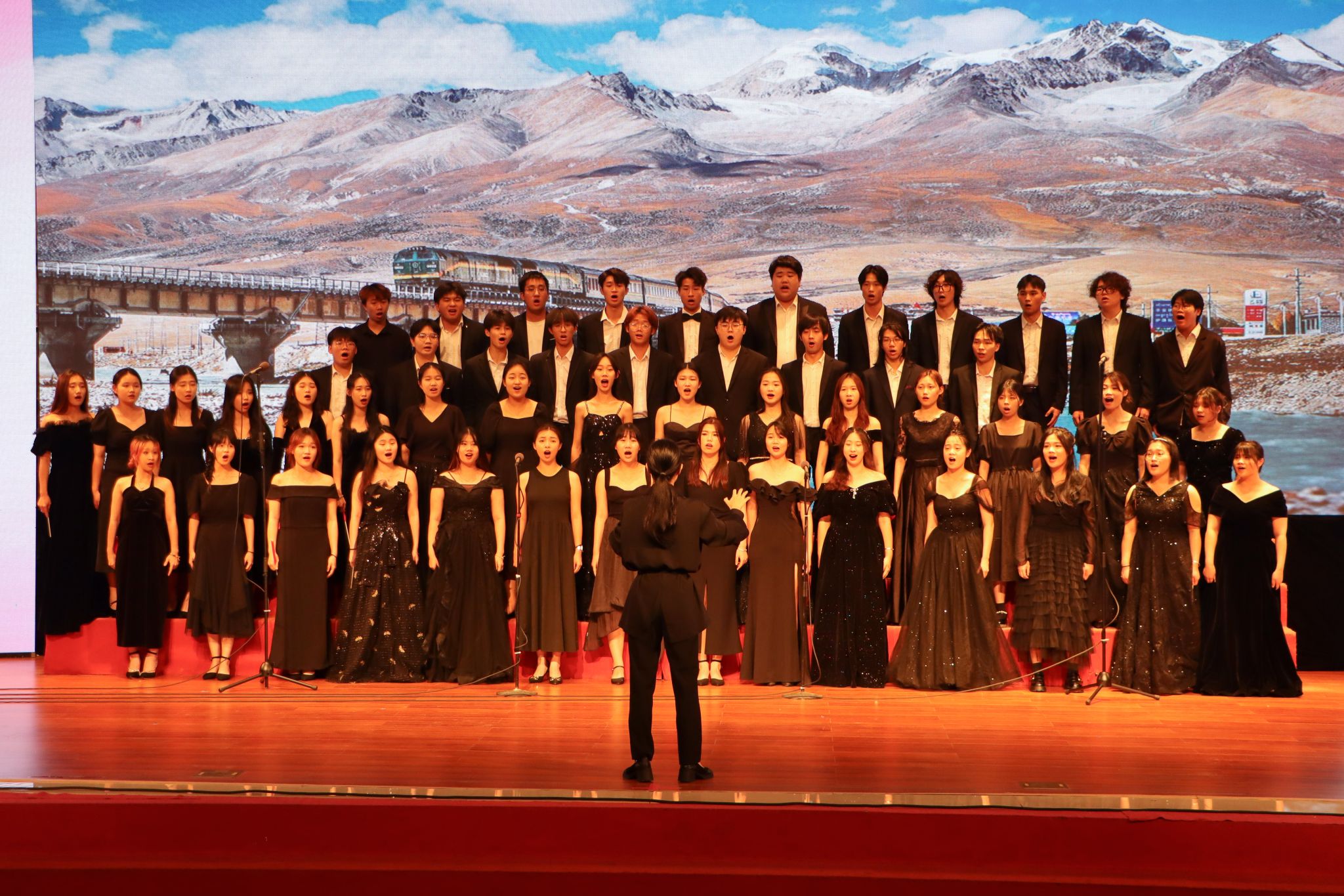 朱洁妍摄(28)全景《我相信梦可以像花一样开》.jpg 朱洁妍摄(28)全景《我相信梦可以像花一样开》.jpg