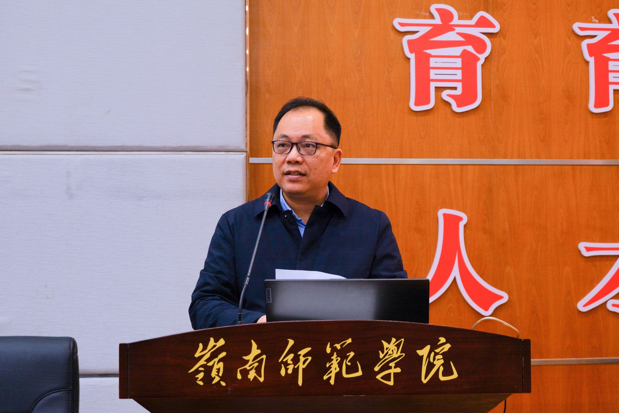 江晓云摄-主持.jpg