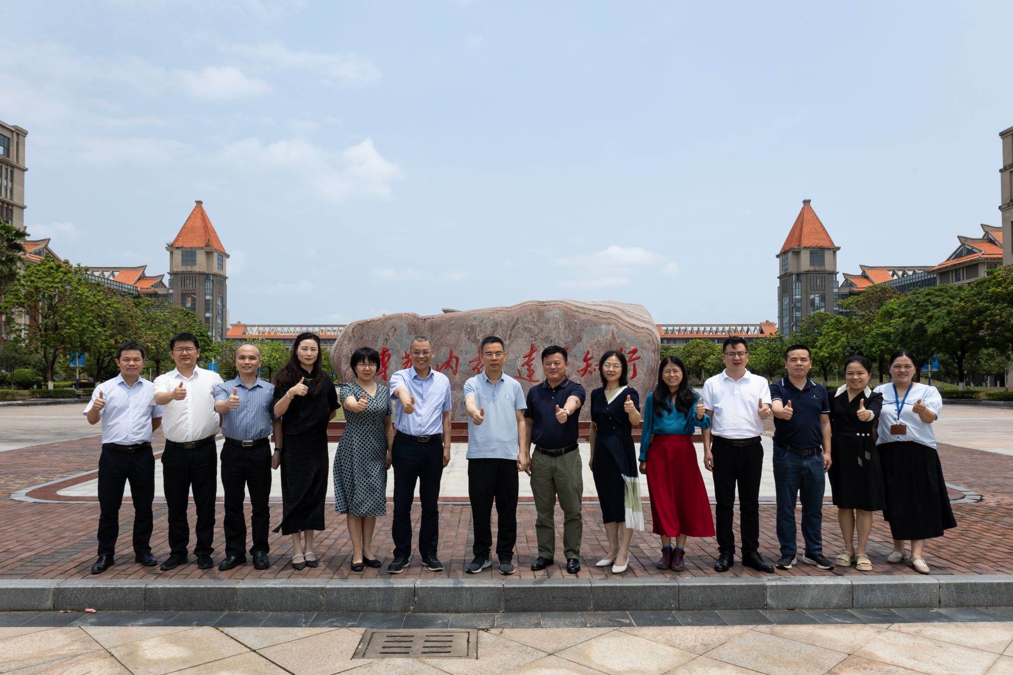 在北部湾大学调研学习.jpg