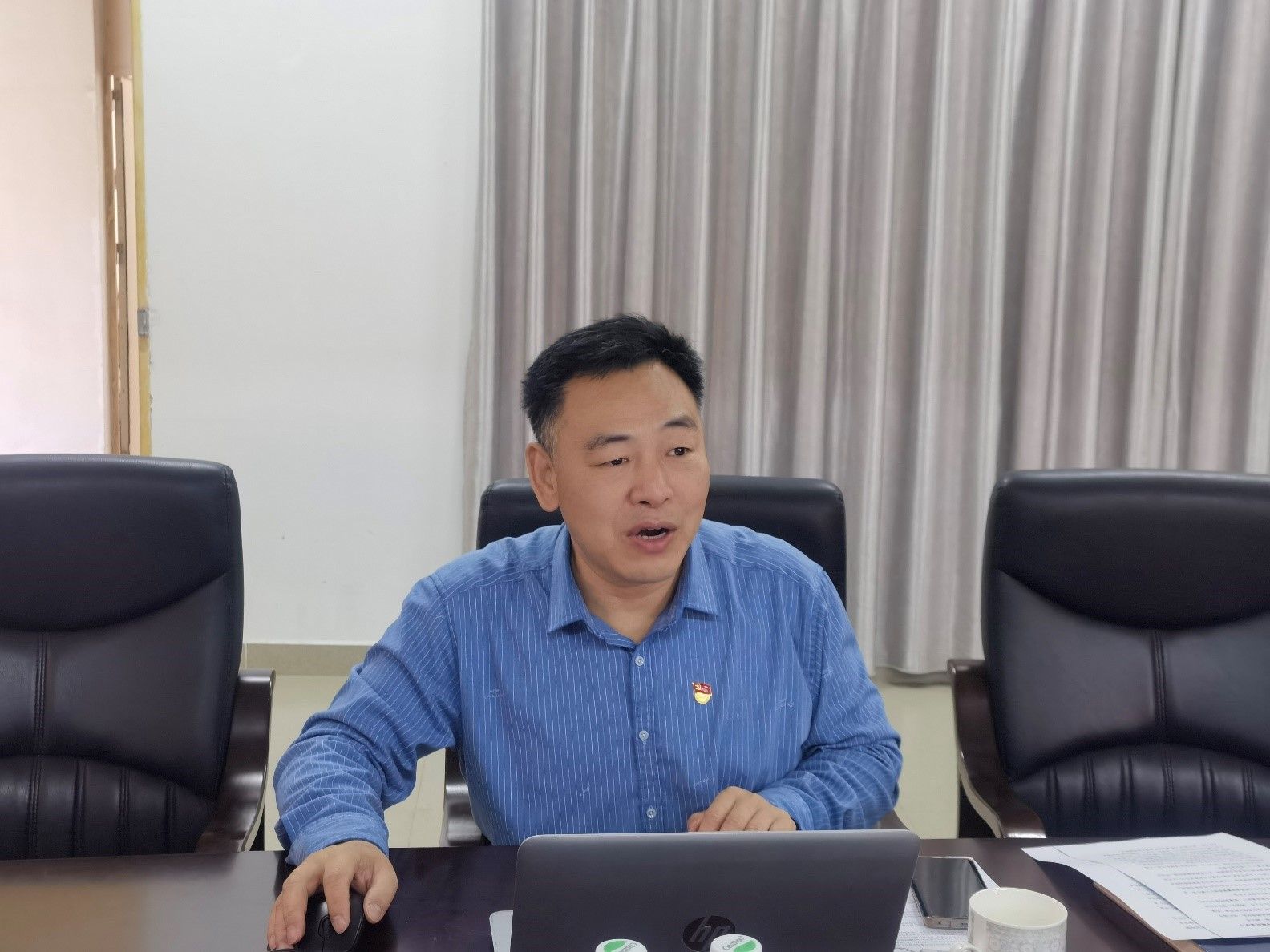 主讲党课.jpg 主讲党课.jpg