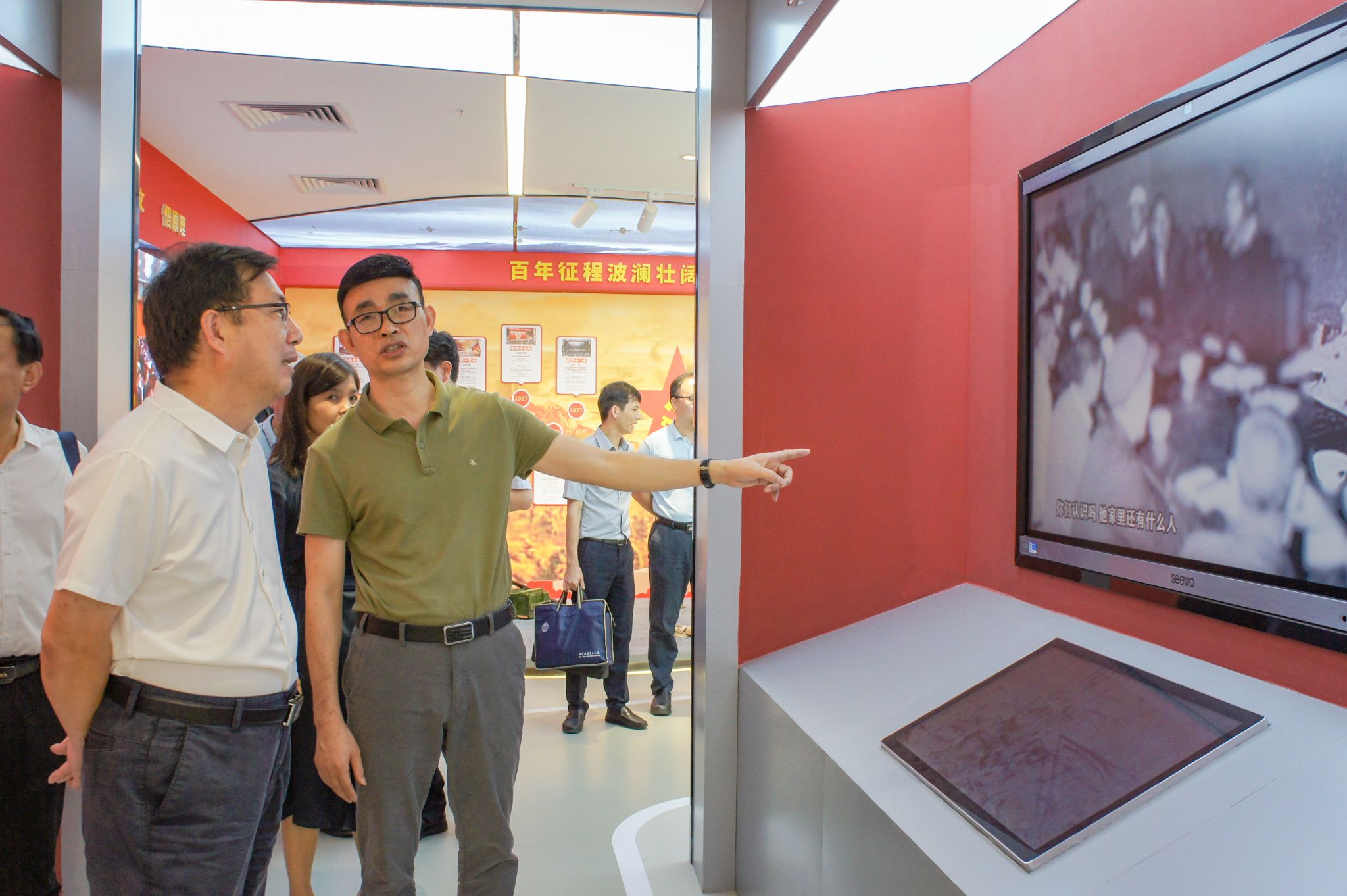 陈香媚摄(5)领导游园 (12).jpg