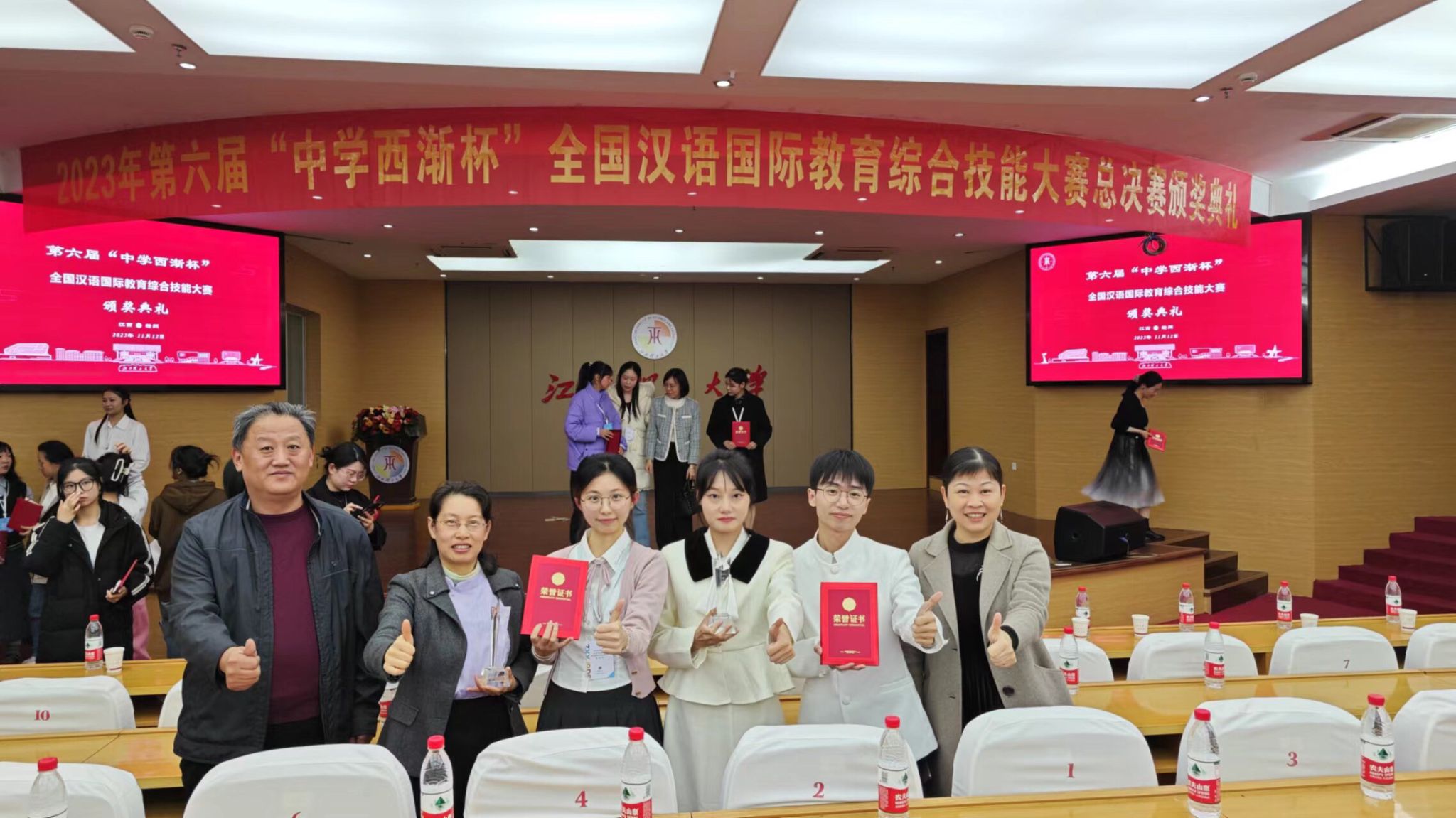 指导老师与参赛选手合影.JPG 指导老师与参赛选手合影.JPG