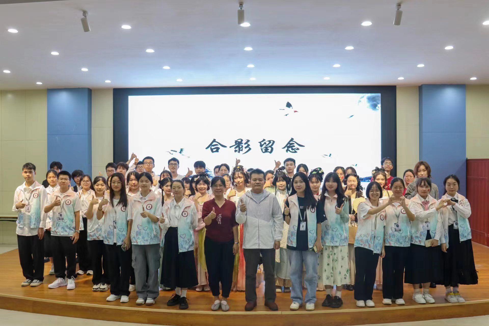 大合影 陶.jpg 大合影 陶.jpg