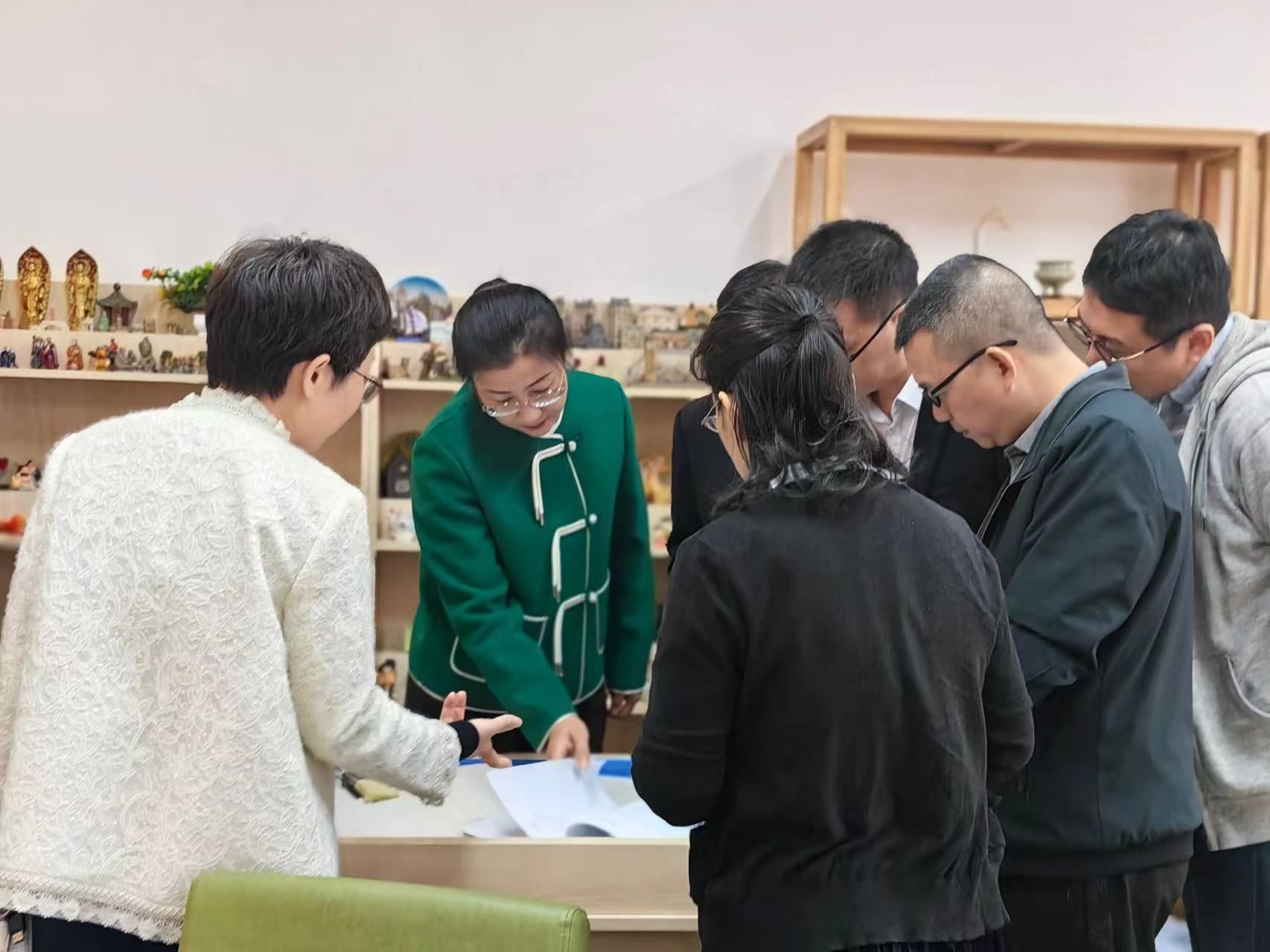 双方交流.jpg 双方交流.jpg