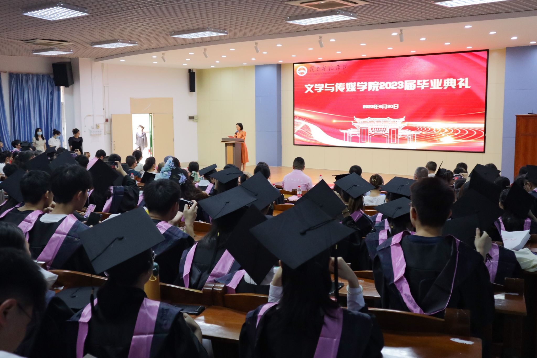 毕业典礼现场图(程萱 摄).jpg