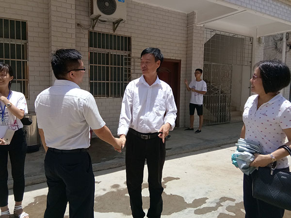 领导与张校长会面