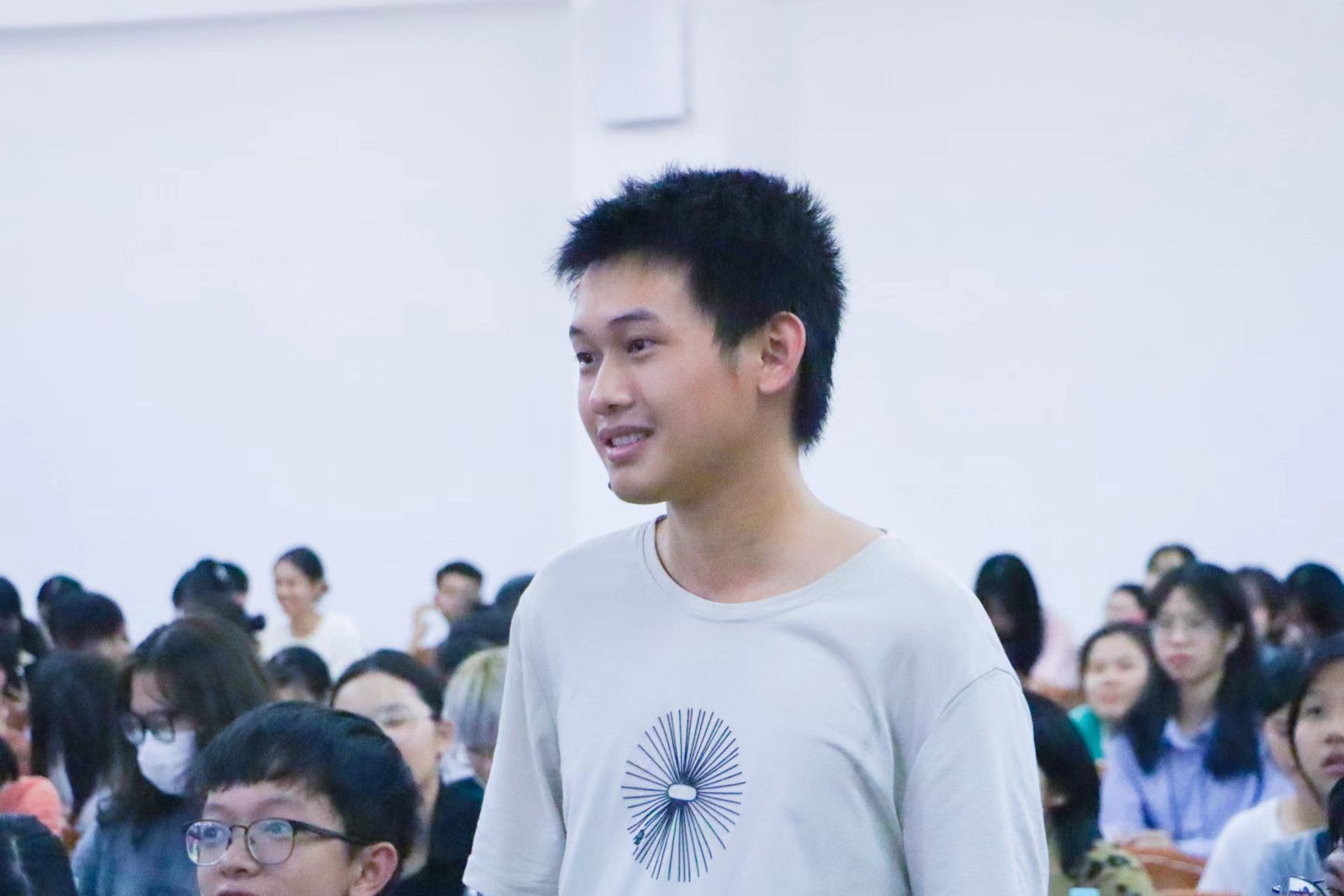 讲座中学生答疑 (朱洁妍 摄).jpg 讲座中学生答疑 (朱洁妍 摄).jpg