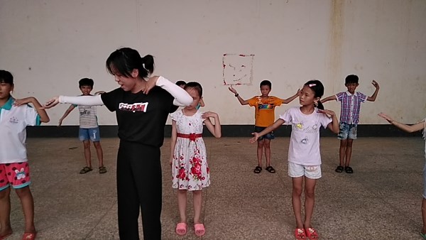 学生正在排练