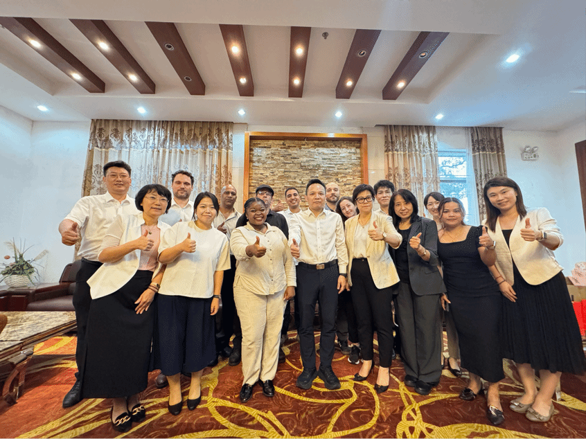 座谈会合影.png 座谈会合影.png