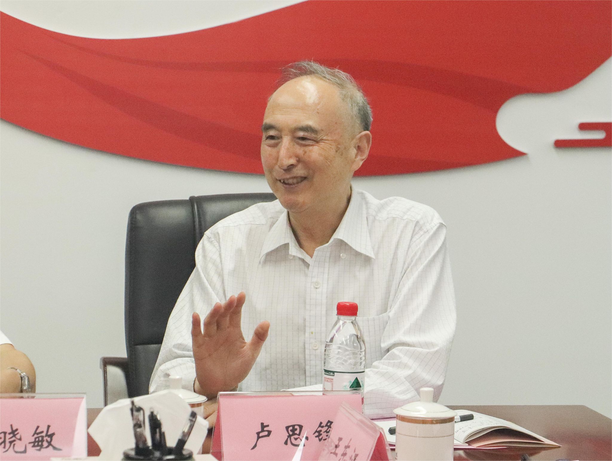 陈鸿雁摄-5卢思锋特写.jpg 陈鸿雁摄-5卢思锋特写.jpg