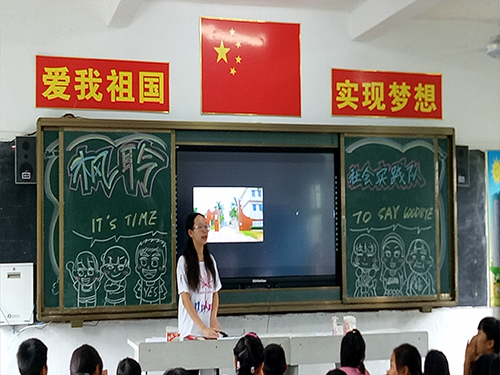 队长陈佩珊主持仪式