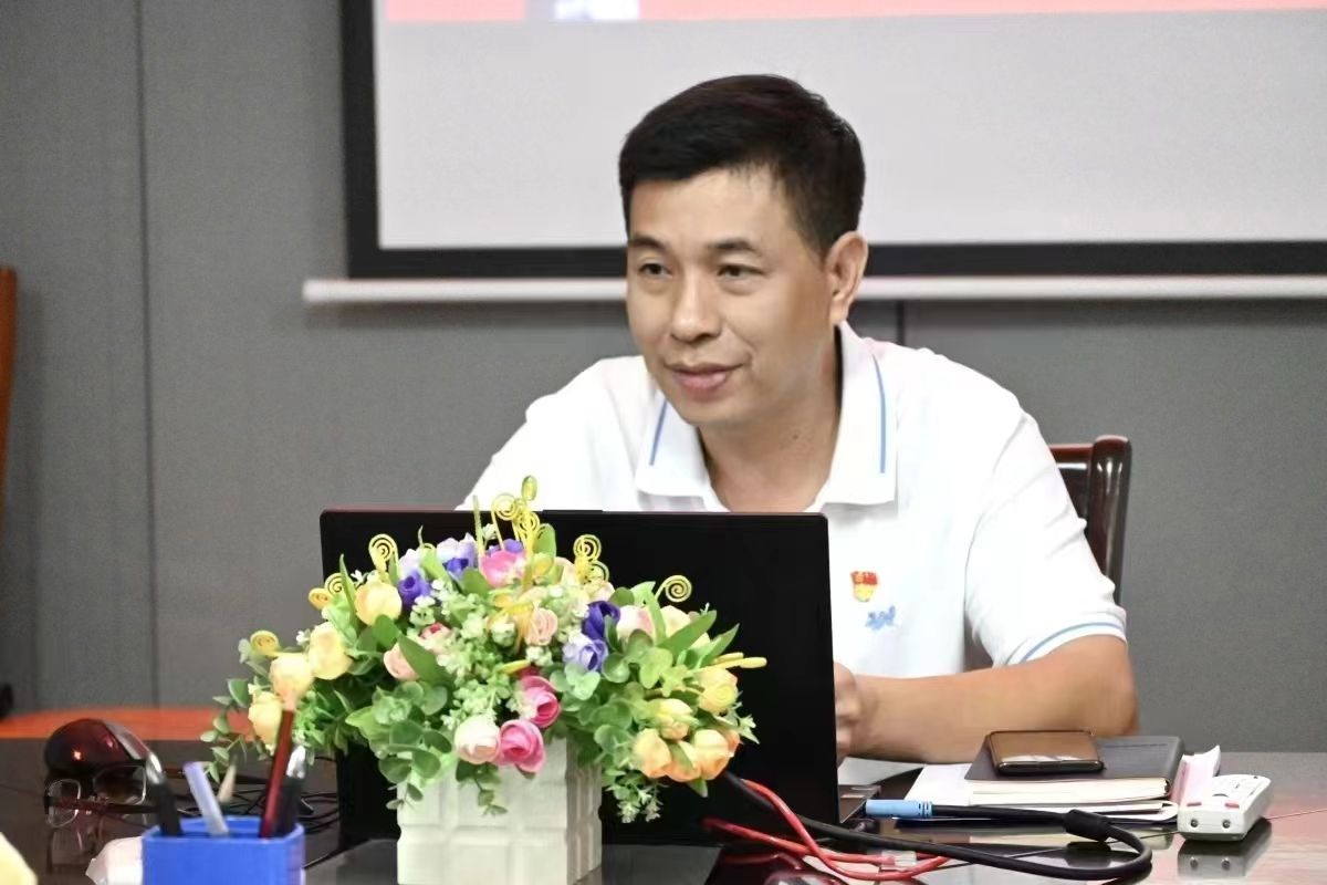 李发武书记.jpg 李发武书记.jpg