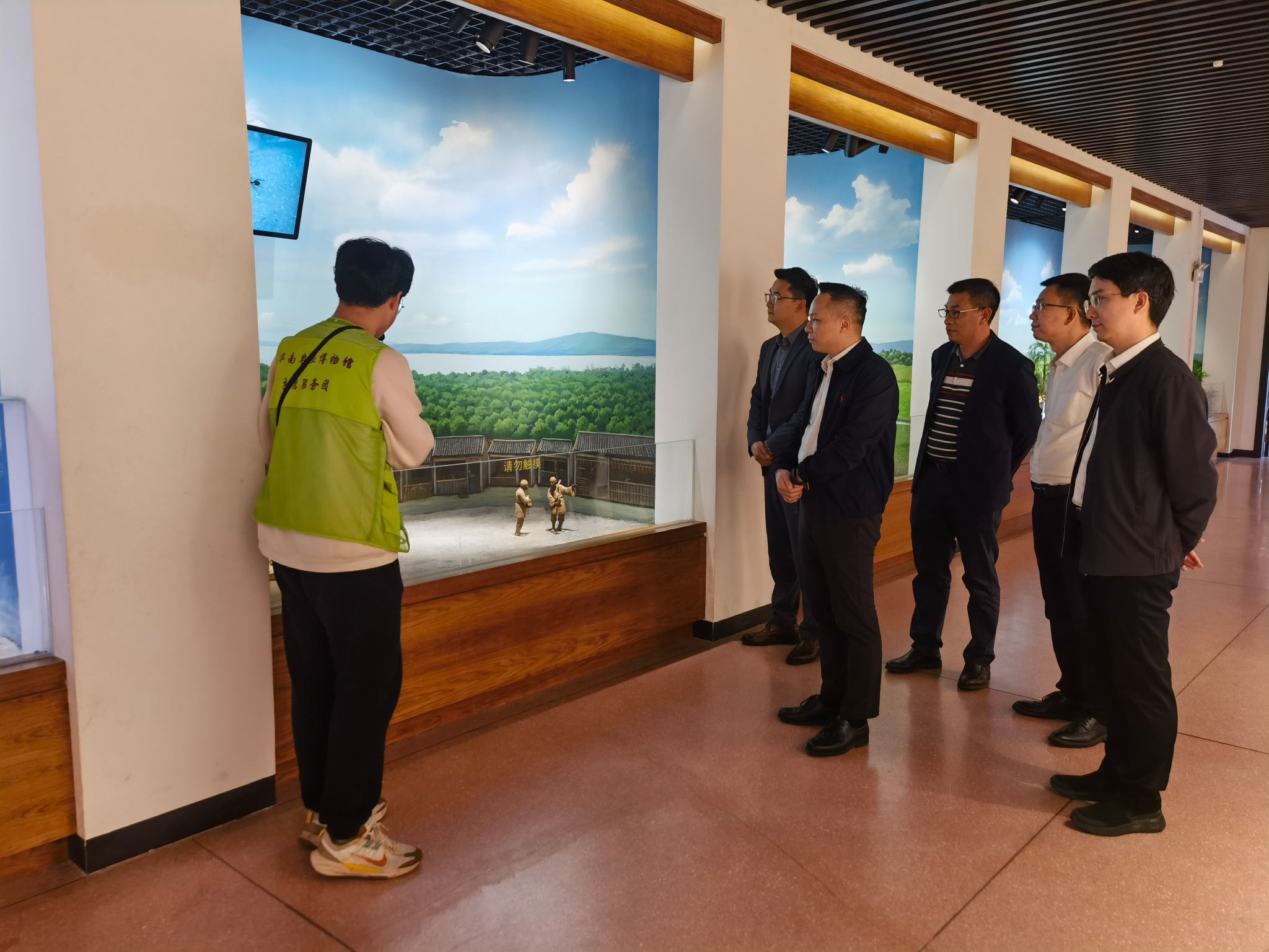 参观华南农业博物馆.jpg 参观华南农业博物馆.jpg