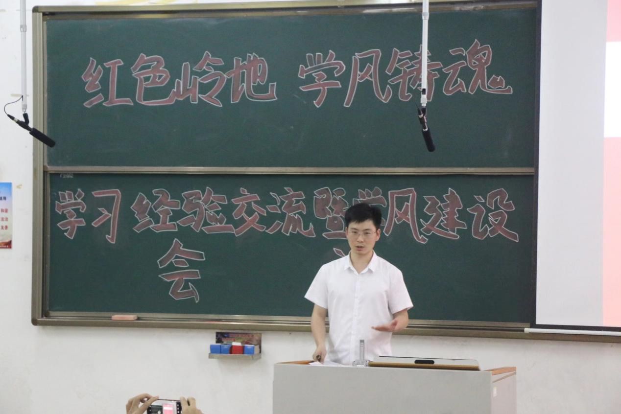 信息系统系系主任蔡迪文发言.jpeg 信息系统系系主任蔡迪文发言.jpeg