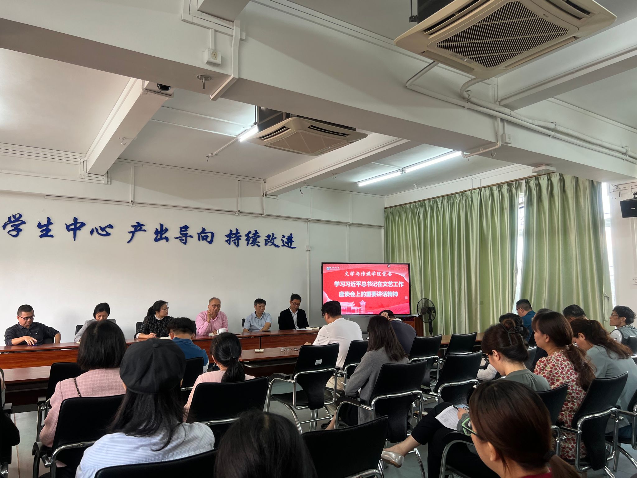 专题学习会现场.jpg 专题学习会现场.jpg