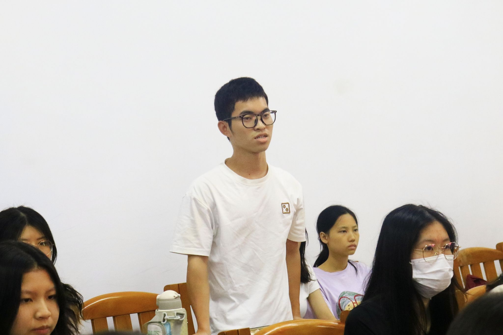 学生回答(刘付静+摄).JPEG 学生回答(刘付静+摄).JPEG