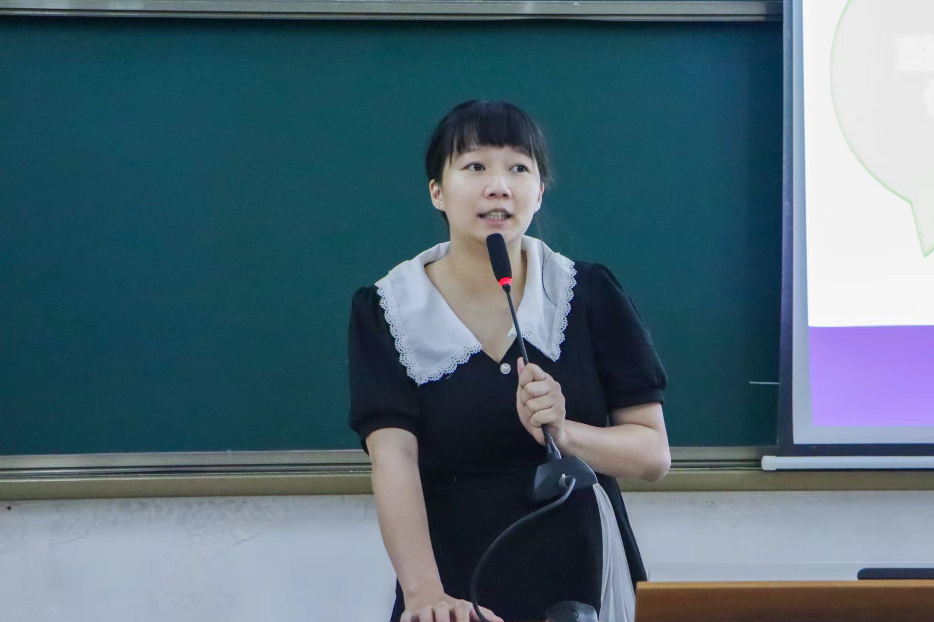 黄田清老师发言( 朱洁妍 摄 ).jpg 黄田清老师发言( 朱洁妍 摄 ).jpg